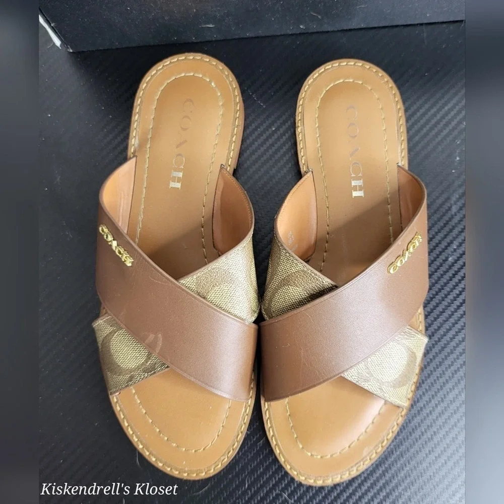 Coach Bundle Hilda Sandals SZ6 and Matching Signature Wristlet. - Picture 4 of 16